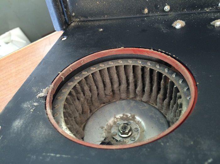 温風ファンの羽へ埃の付着の除去イメージ画像