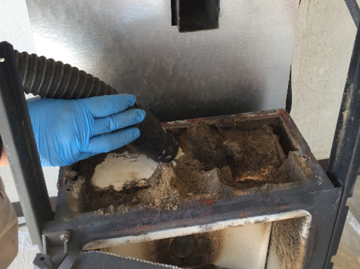 灰の除去作業イメージ画像